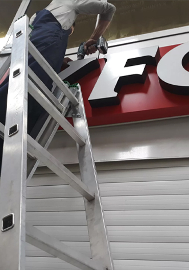 Утилизация старых вывесок