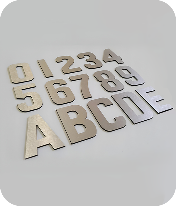 От чего зависит стоимость плоских букв?