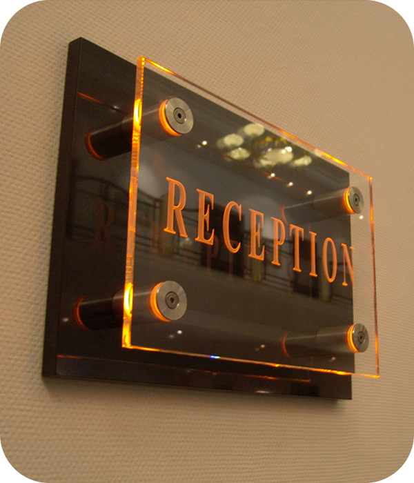 От чего зависит цена акрилайт-панели?